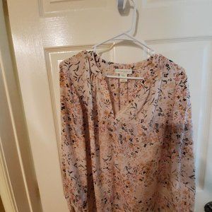 Blouse with tie straps on cuffs